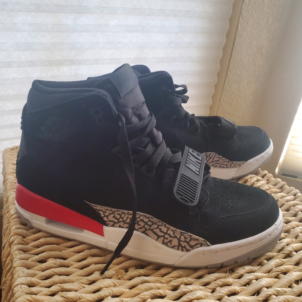 Nike 8.5 men's Jordan's